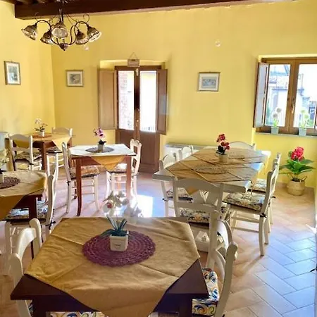 La Loggia Di San Martino 3* グアルド・タディーノ
